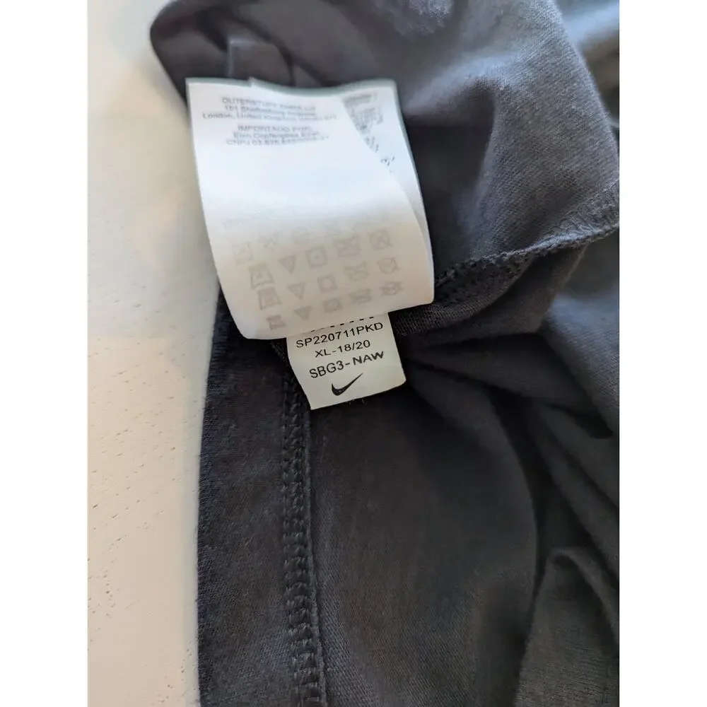 Nike ***approximate measurements